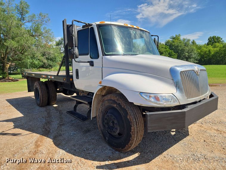 image for item EW0334 2007 International 4300 flatbed truck