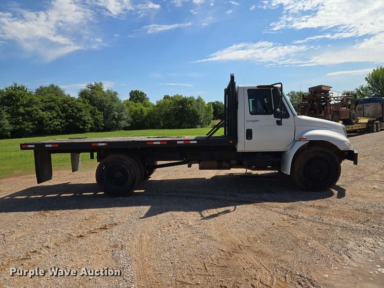 image for item EW0334 2007 International 4300 flatbed truck