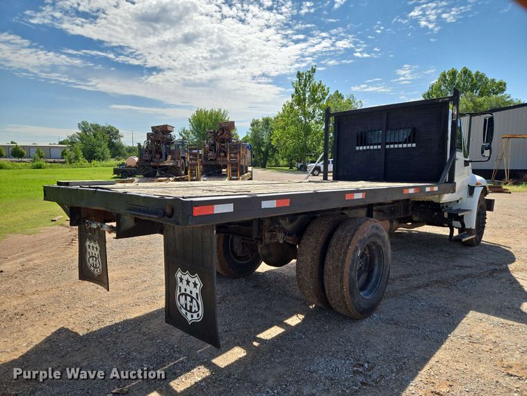 image for item EW0334 2007 International 4300 flatbed truck