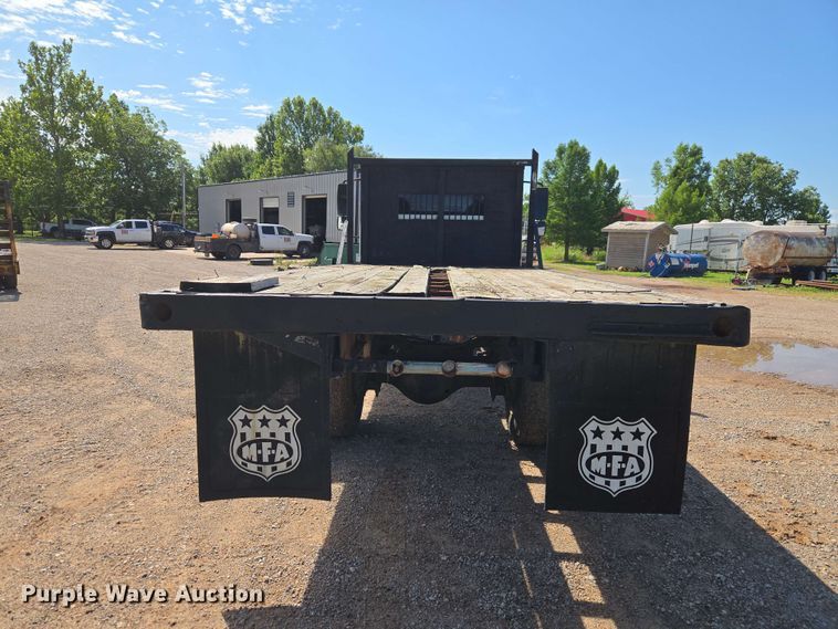 image for item EW0334 2007 International 4300 flatbed truck