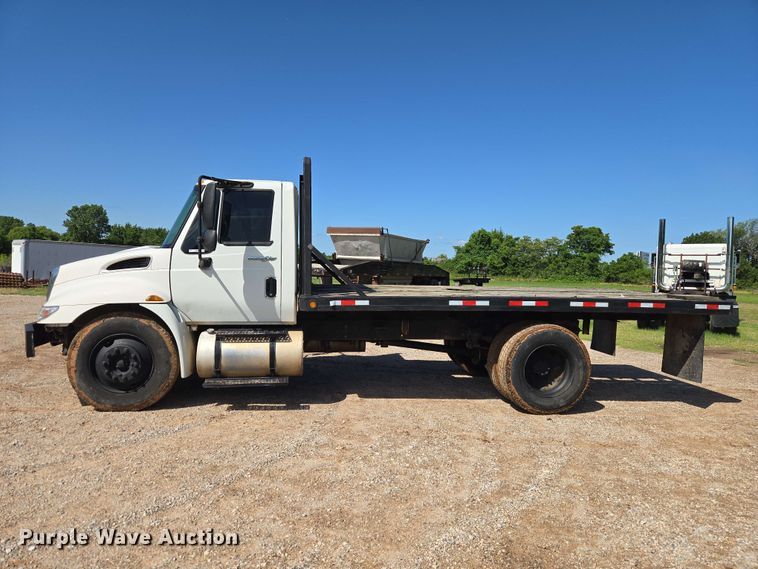 image for item EW0334 2007 International 4300 flatbed truck