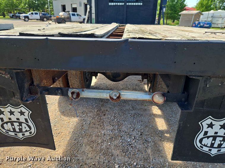 image for item EW0334 2007 International 4300 flatbed truck