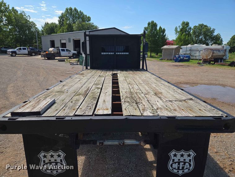 image for item EW0334 2007 International 4300 flatbed truck