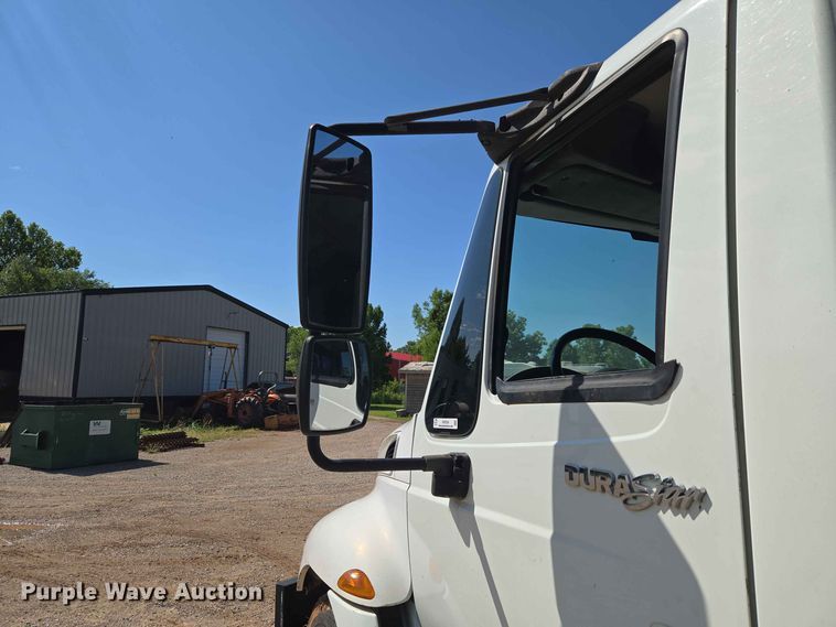 image for item EW0334 2007 International 4300 flatbed truck