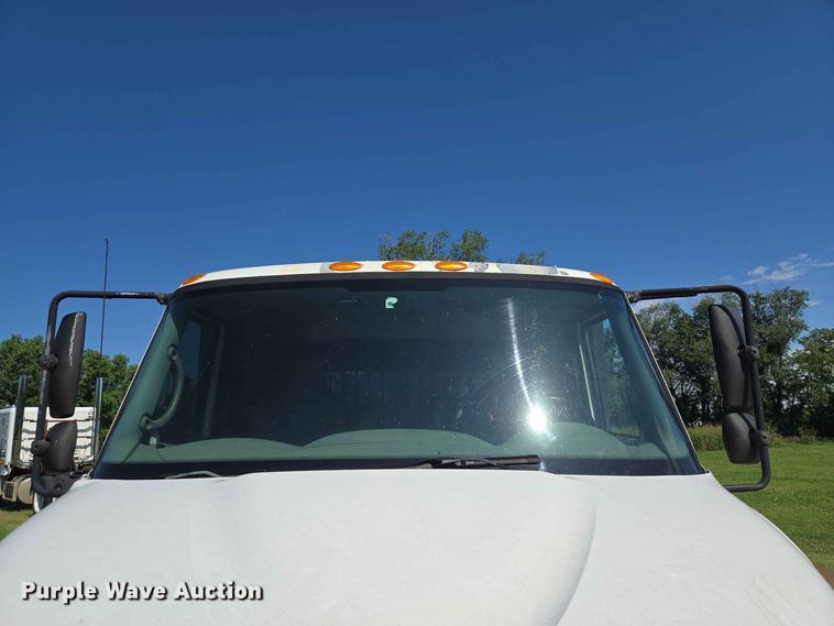 image for item EW0334 2007 International 4300 flatbed truck