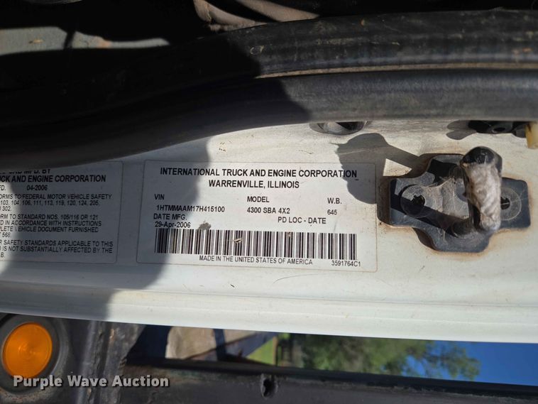 image for item EW0334 2007 International 4300 flatbed truck