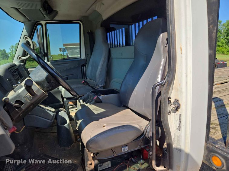 image for item EW0334 2007 International 4300 flatbed truck