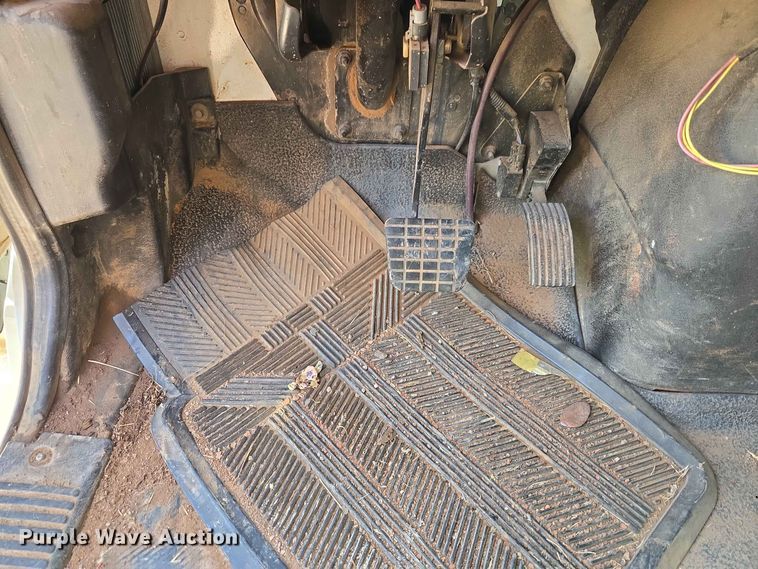 image for item EW0334 2007 International 4300 flatbed truck