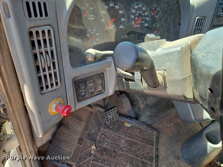 image for item EW0334 2007 International 4300 flatbed truck