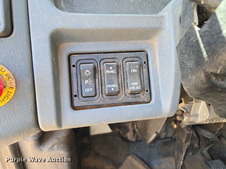 image for item EW0334 2007 International 4300 flatbed truck
