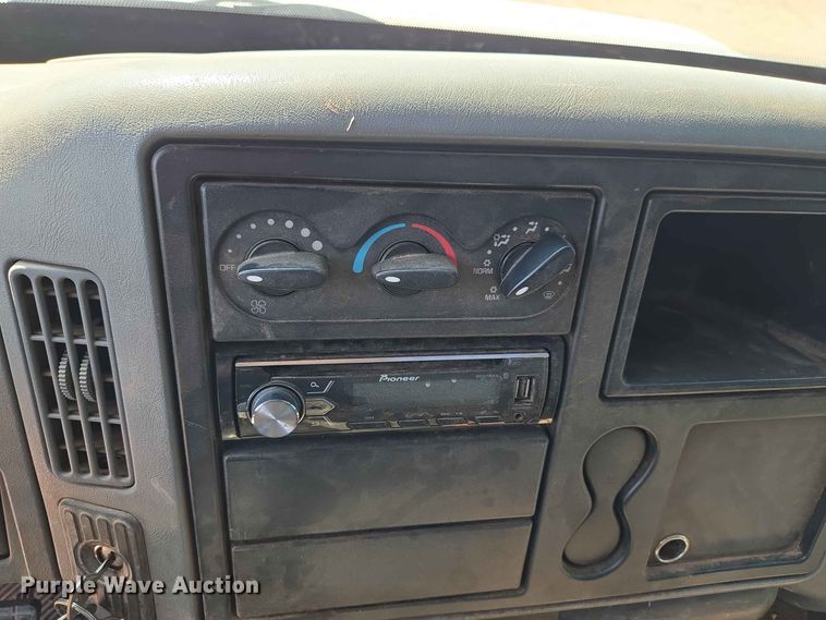 image for item EW0334 2007 International 4300 flatbed truck