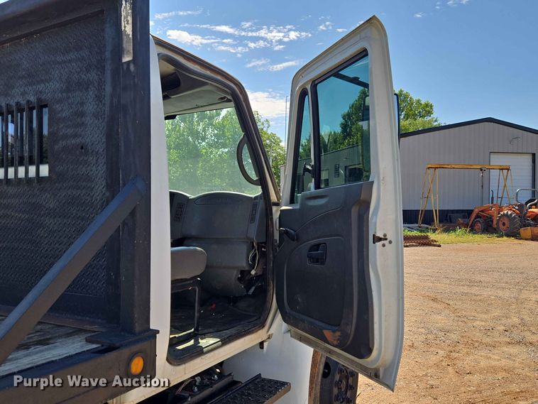 image for item EW0334 2007 International 4300 flatbed truck