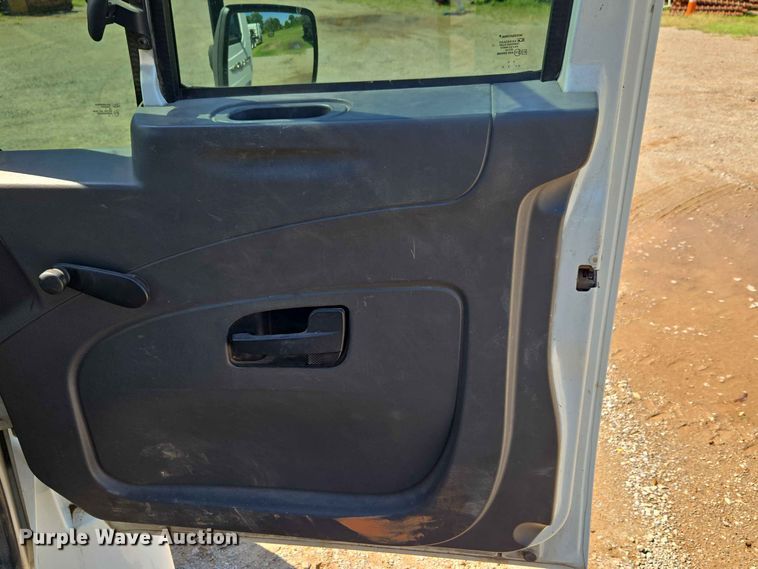 image for item EW0334 2007 International 4300 flatbed truck