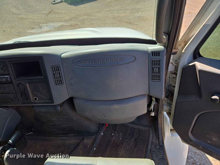 image for item EW0334 2007 International 4300 flatbed truck