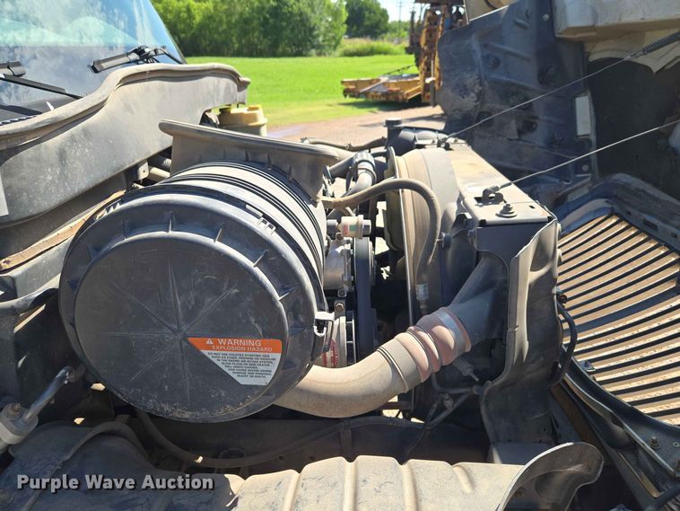 image for item EW0334 2007 International 4300 flatbed truck