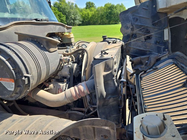 image for item EW0334 2007 International 4300 flatbed truck