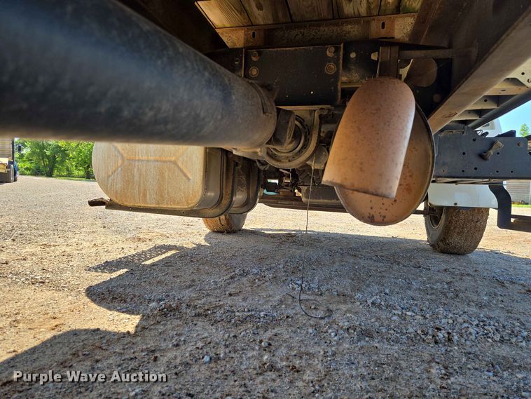 image for item EW0334 2007 International 4300 flatbed truck