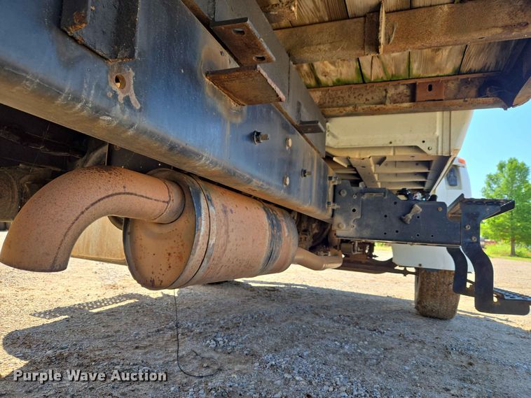 image for item EW0334 2007 International 4300 flatbed truck