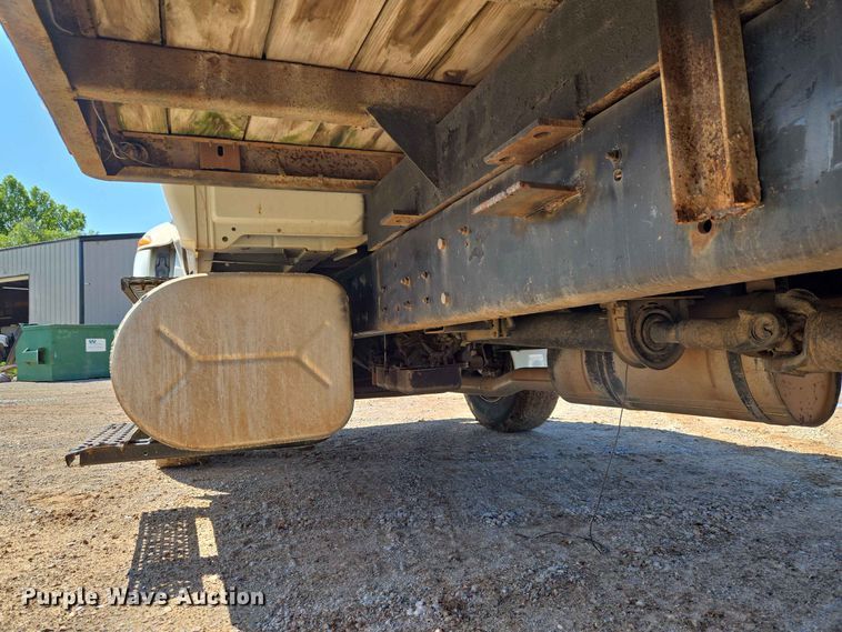 image for item EW0334 2007 International 4300 flatbed truck