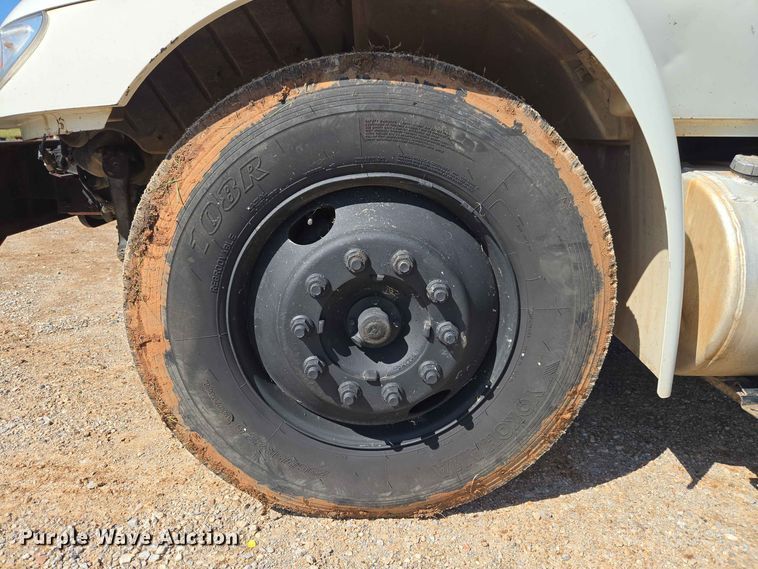 image for item EW0334 2007 International 4300 flatbed truck