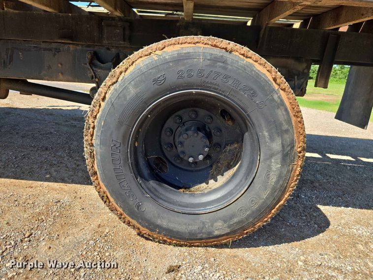 image for item EW0334 2007 International 4300 flatbed truck