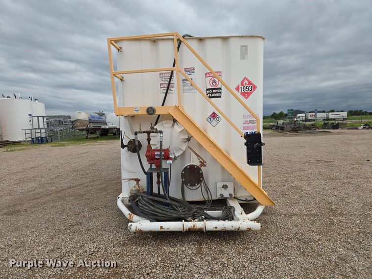 image for item EW0340 2011 Dragon Frac Tank Trailer tank trailer