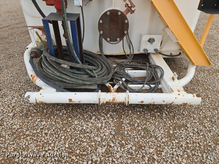 image for item EW0340 2011 Dragon Frac Tank Trailer tank trailer