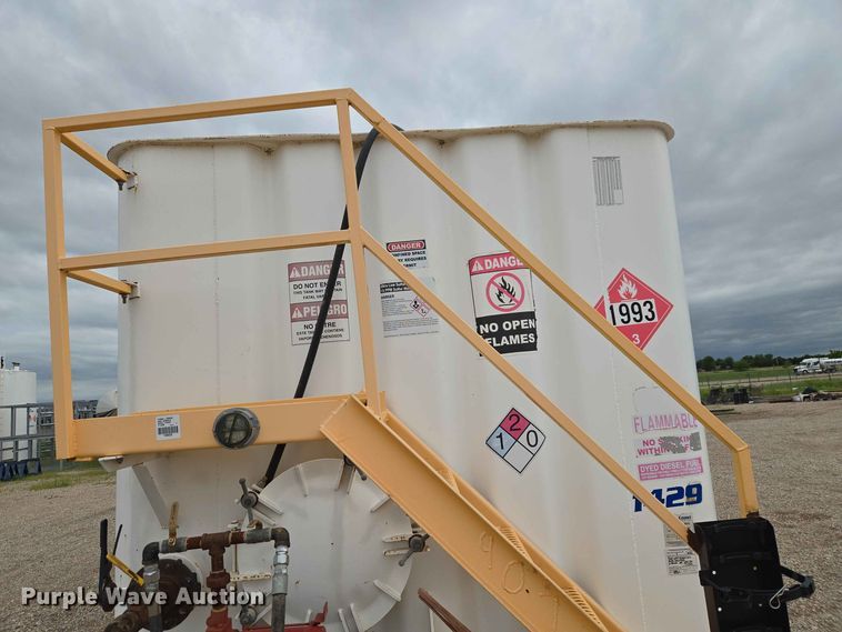 image for item EW0340 2011 Dragon Frac Tank Trailer tank trailer