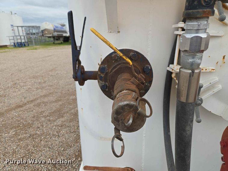image for item EW0340 2011 Dragon Frac Tank Trailer tank trailer