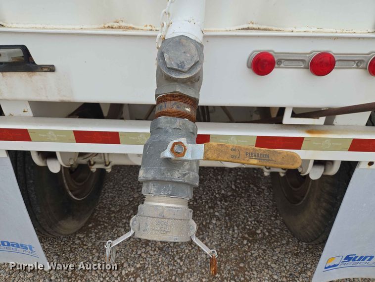 image for item EW0340 2011 Dragon Frac Tank Trailer tank trailer