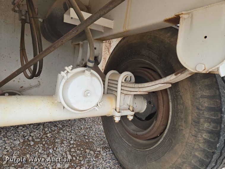 image for item EW0340 2011 Dragon Frac Tank Trailer tank trailer
