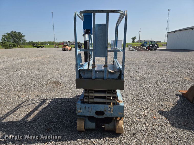 image for item EW0378 2002 Genie GS-1930 scissor lift