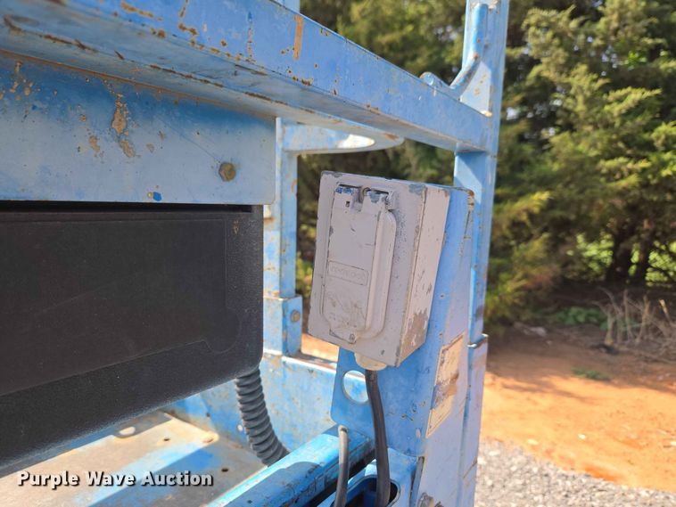 image for item EW0378 2002 Genie GS-1930 scissor lift