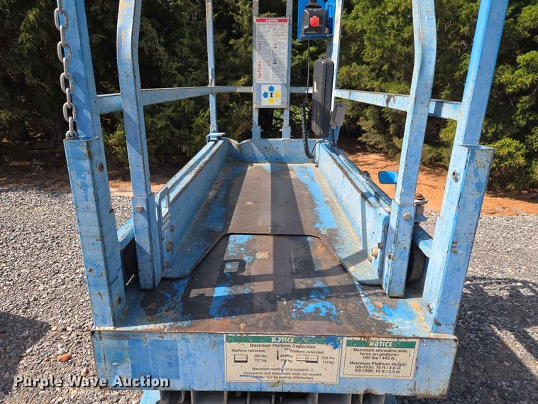 image for item EW0378 2002 Genie GS-1930 scissor lift