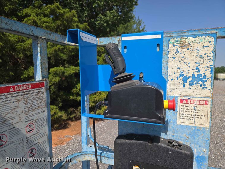 image for item EW0378 2002 Genie GS-1930 scissor lift