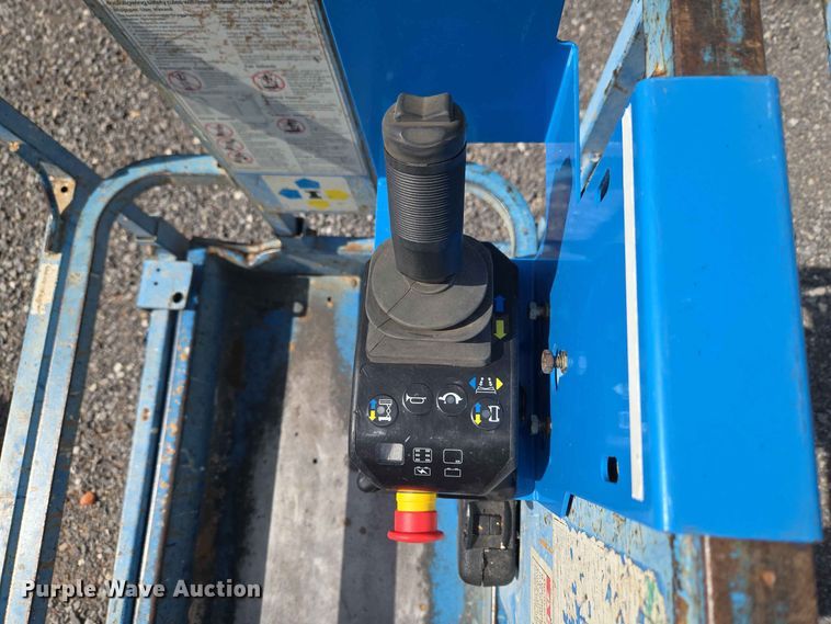 image for item EW0378 2002 Genie GS-1930 scissor lift