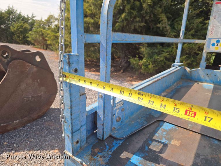 image for item EW0378 2002 Genie GS-1930 scissor lift