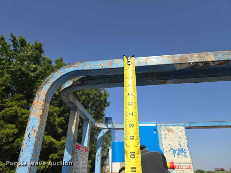 image for item EW0378 2002 Genie GS-1930 scissor lift