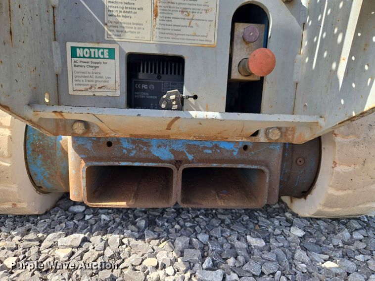 image for item EW0378 2002 Genie GS-1930 scissor lift