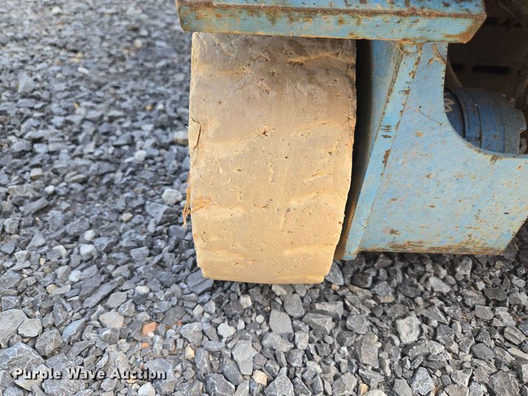 image for item EW0378 2002 Genie GS-1930 scissor lift