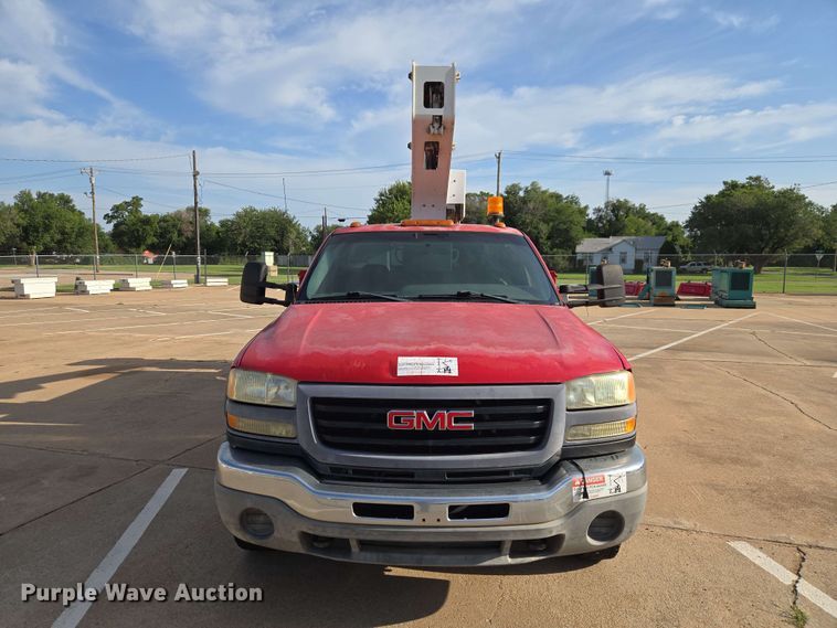 image for item EW0383 2003 GMC Sierra 3500 bucket truck
