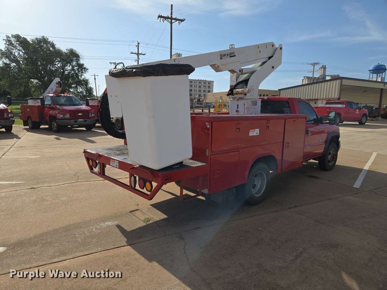 image for item EW0383 2003 GMC Sierra 3500 bucket truck