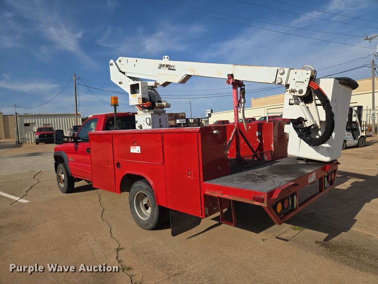 image for item EW0383 2003 GMC Sierra 3500 bucket truck