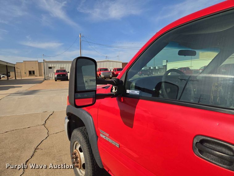 image for item EW0383 2003 GMC Sierra 3500 bucket truck