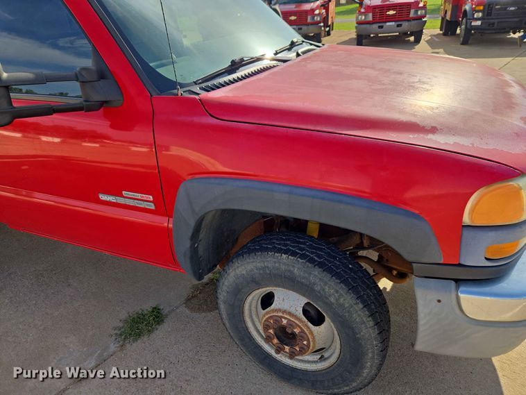 image for item EW0383 2003 GMC Sierra 3500 bucket truck