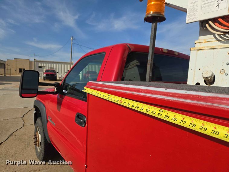 image for item EW0383 2003 GMC Sierra 3500 bucket truck