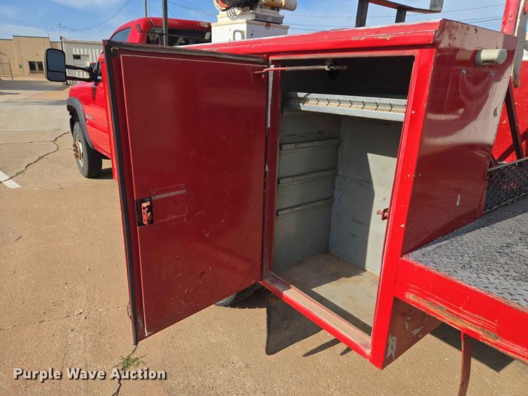 image for item EW0383 2003 GMC Sierra 3500 bucket truck