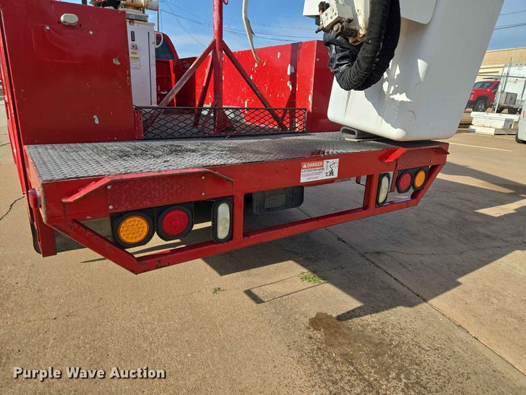 image for item EW0383 2003 GMC Sierra 3500 bucket truck