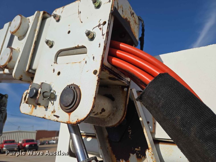 image for item EW0383 2003 GMC Sierra 3500 bucket truck