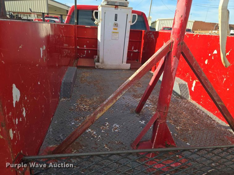 image for item EW0383 2003 GMC Sierra 3500 bucket truck